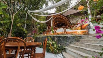 Tempat makan outdoor