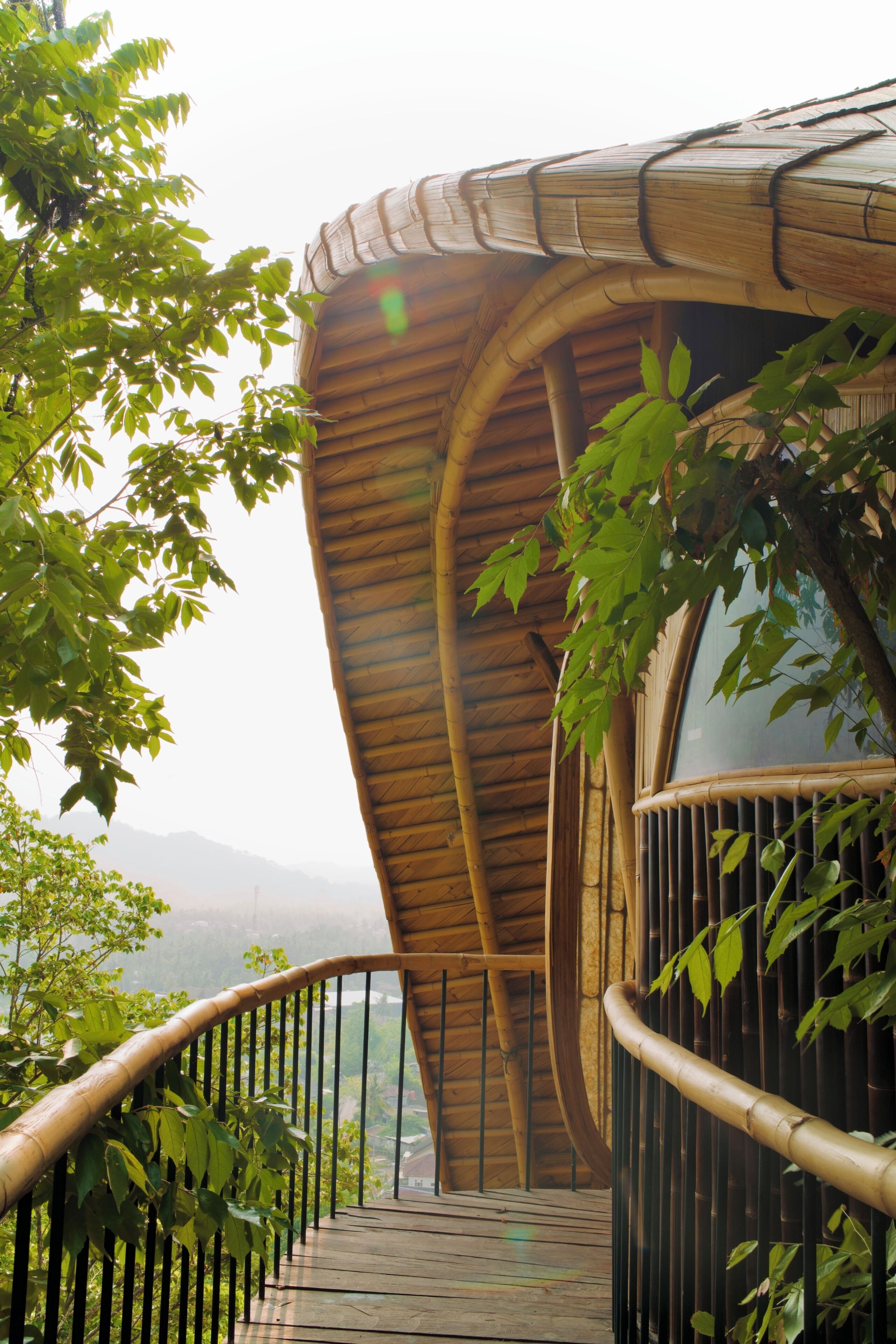 Treehouse Hideaway | Free WiFi, bed sheets