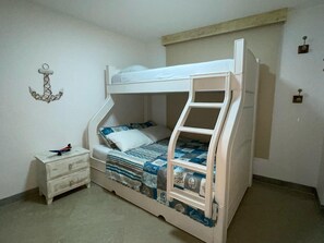 2 bedrooms, iron/ironing board, free WiFi