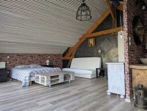 4 chambres, fer et planche à repasser, lit parapluie, Wi-Fi gratuit