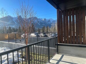 Property grounds - Bell`s Butte | Pool, Hot Tub & Fitness | Parking (Canmore)