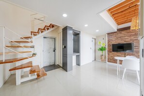 Basic Room, 1 Bedroom (Room 202 (Private Pool,Ocean View)) - Geoje Sea N Blue Family Pool Villa (Geoje-si)