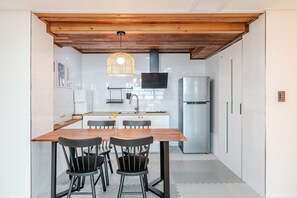 Basic Room, 1 Bedroom (Room 102 (6m Pool, Ocean View)) | 1 bedroom, free WiFi - Geoje Sea N Blue Family Pool Villa (Geoje-si)