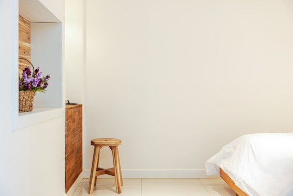 Basic Room, 1 Bedroom (Room 102 (6m Pool, Ocean View)) | 1 bedroom, free WiFi