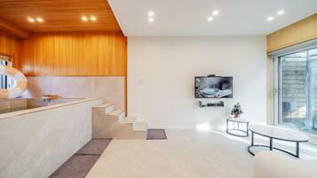 Basic Room, 1 Bedroom (Room 101 (Jacuzzi)) | 1 bedroom, free WiFi