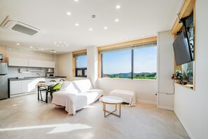 Basic Room, 1 Bedroom (Room 201 (Jacuzzi, Outdoor Pool)) | 1 bedroom, free WiFi - Gyeongju Sanmaru Pension (Gyeongju)