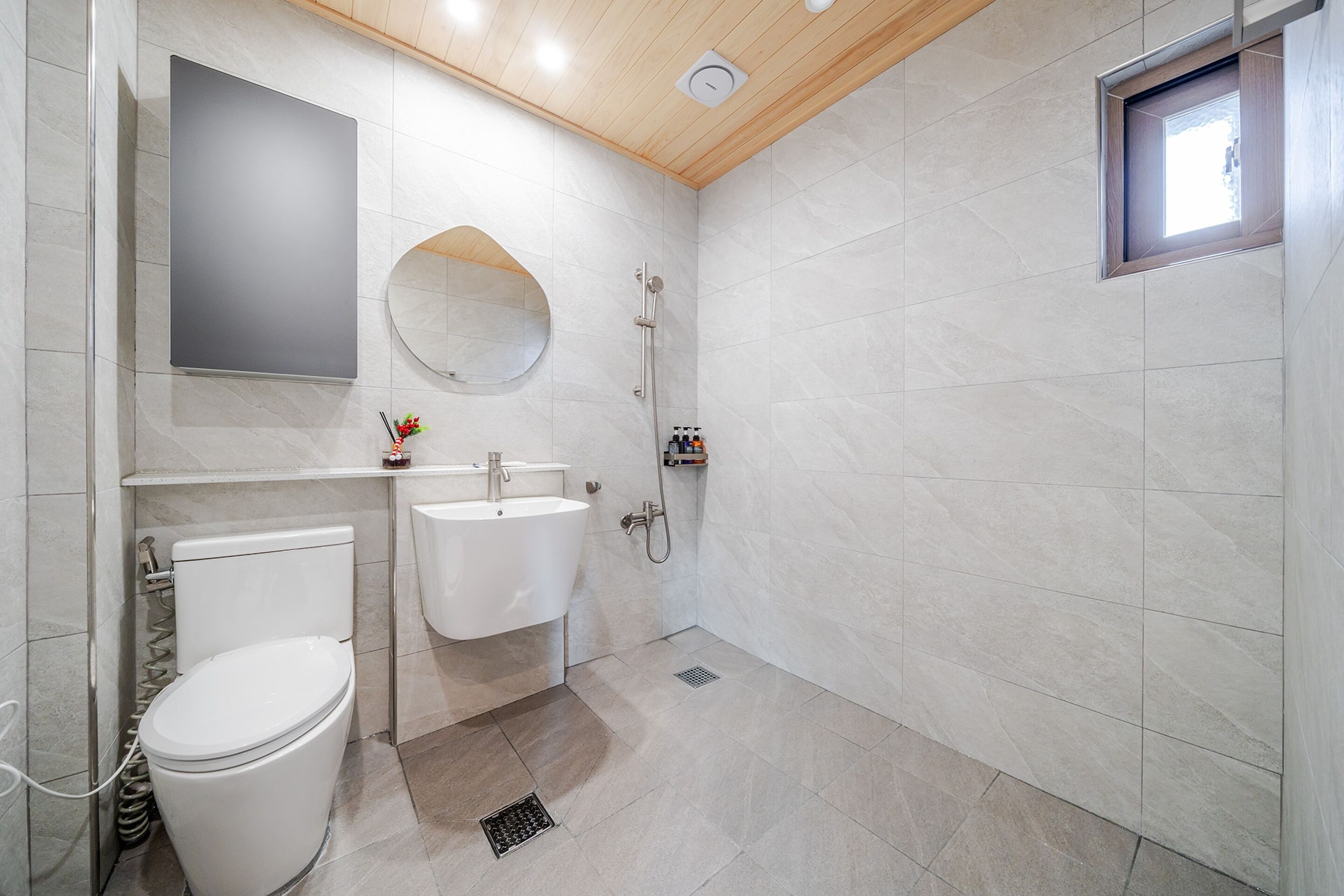 Basic Room, 1 Bedroom (Room 201 (Jacuzzi, Outdoor Pool)) | 1 bedroom, WiFi (free)