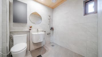 Basic Room, 1 Bedroom (Room 201 (Jacuzzi, Outdoor Pool)) | 1 bedroom, WiFi (free)