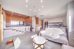 Basic Room, 1 Bedroom (Room 201 (Jacuzzi, Outdoor Pool)) - Gyeongju Sanmaru Pension (Gyeongju-si)