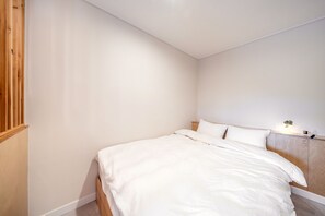 Basic Room, 1 Bedroom (Room 101 (Jacuzzi)) - Gyeongju Sanmaru Pension (Gyeongju-si)