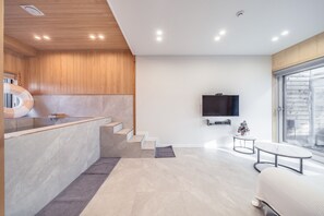 Basic Room, 1 Bedroom (Room 101 (Jacuzzi)) - Gyeongju Sanmaru Pension (Gyeongju-si)