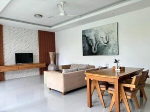 Smart TV - Kubu Manggala 1-Bedroom Private Pool Villa Include Breakfast (Kerobokan Kelod, Badung)