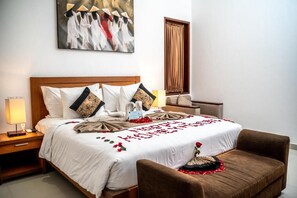 1 bedroom, desk, free WiFi, bed sheets - Kubu Manggala 1-Bedroom Private Pool Villa Include Breakfast (Kerobokan Kelod, Badung)