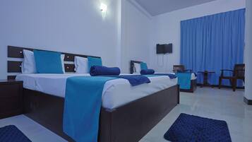 Standard Triple Room, Balcony | Desk, free WiFi