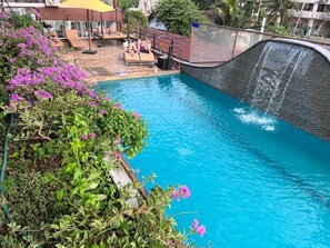 Outdoor pool - Beach Corridor Residence   (Negombo)