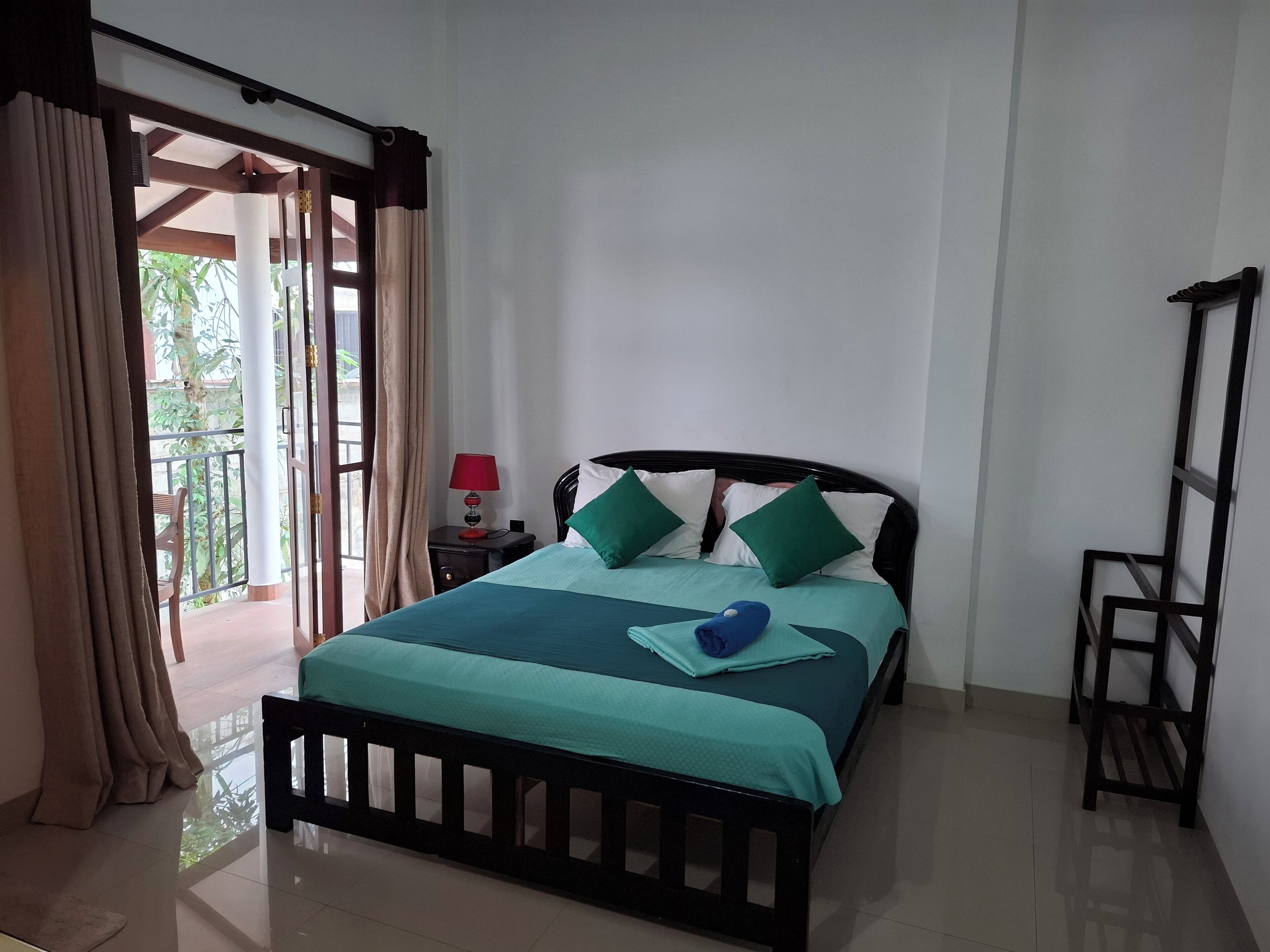 Kamar Double Comfort, pemandangan gunung | Brankas, meja kerja, ruang kerja ramah laptop, dan tirai kedap cahaya