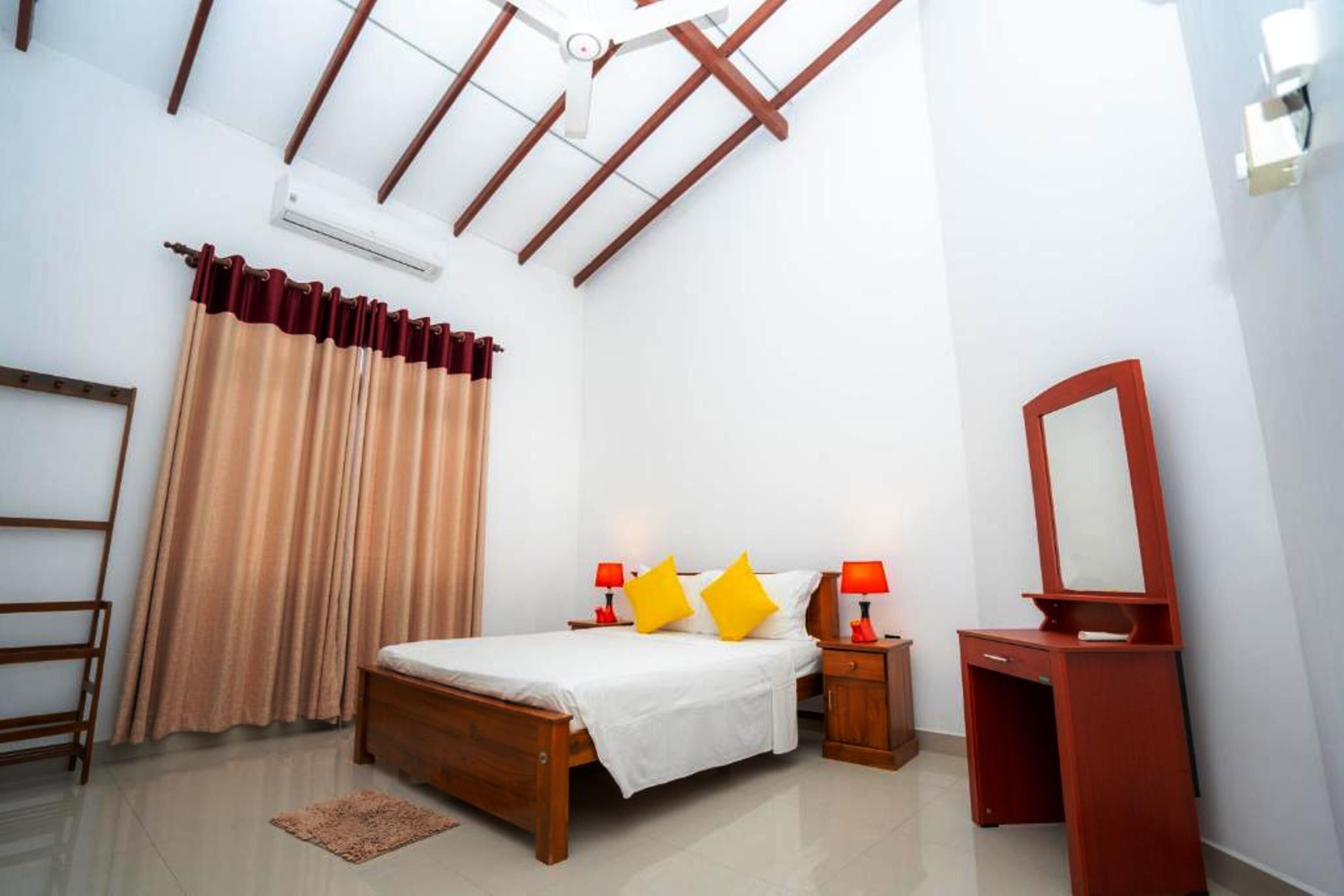 デラックス ダブルルーム マウンテンビュー | セーフティボックス (室内)、デスク、ノートパソコン用作業スペース、遮光カーテン