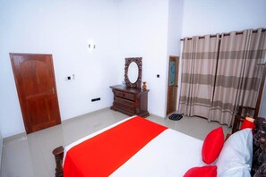 In-room safe, desk, laptop workspace, blackout curtains - Grand Hill Kandy (Kandy)