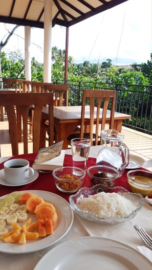 Outdoor dining - Grand Hill Kandy (Kandy)
