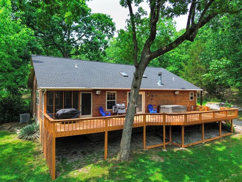 Rustic Retreat near Norfork Lake