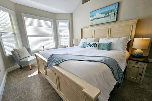 New Listing! Perfect Island Getaway| Sunny, dog friendly beach home| Two large decks| Close to beach