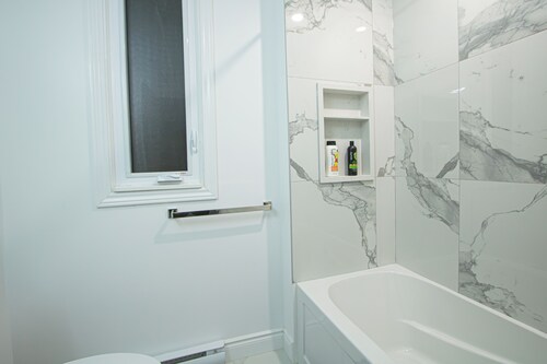 Quiet, Soundproof Executive 1-BR Suite | Ideal for Medical & Extended Stays