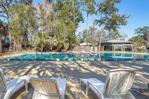 Pool Access! UF + Game Day Base in Gainesville
