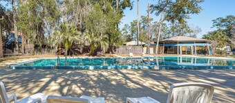 Pool Access! UF + Game Day Base in Gainesville