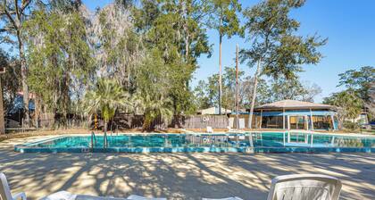 Pool Access! UF + Game Day Base in Gainesville