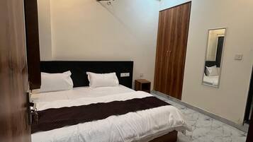 Desk, laptop workspace, free WiFi