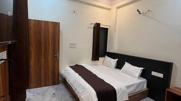 Desk, laptop workspace, free WiFi