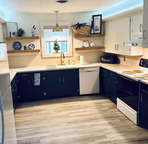 Fabulous 3-bedroom 2 full bath whole house BnB dining in Carmine near JWs & park