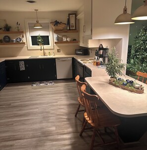 Mikrowelle, Ofen, Herdplatte, Geschirrspüler