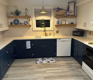 Microwave, oven, stovetop, dishwasher - Fabulous 3-bedroom 2 full bath whole house BnB dining in Carmine near JWs & park (Carmine)