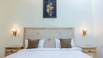 Luksus-dobbeltrom, hageutsikt | Skrivebord, skrivebord for bærbar PC og wi-fi (inkludert)