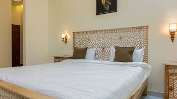 Luksus-dobbeltrom, bassengutsikt | Sengetøy i egyptisk bomull, sengetøy av topp kvalitet og dundyner