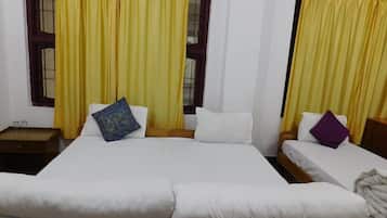 Family Double Room | Desk, laptop workspace, free WiFi