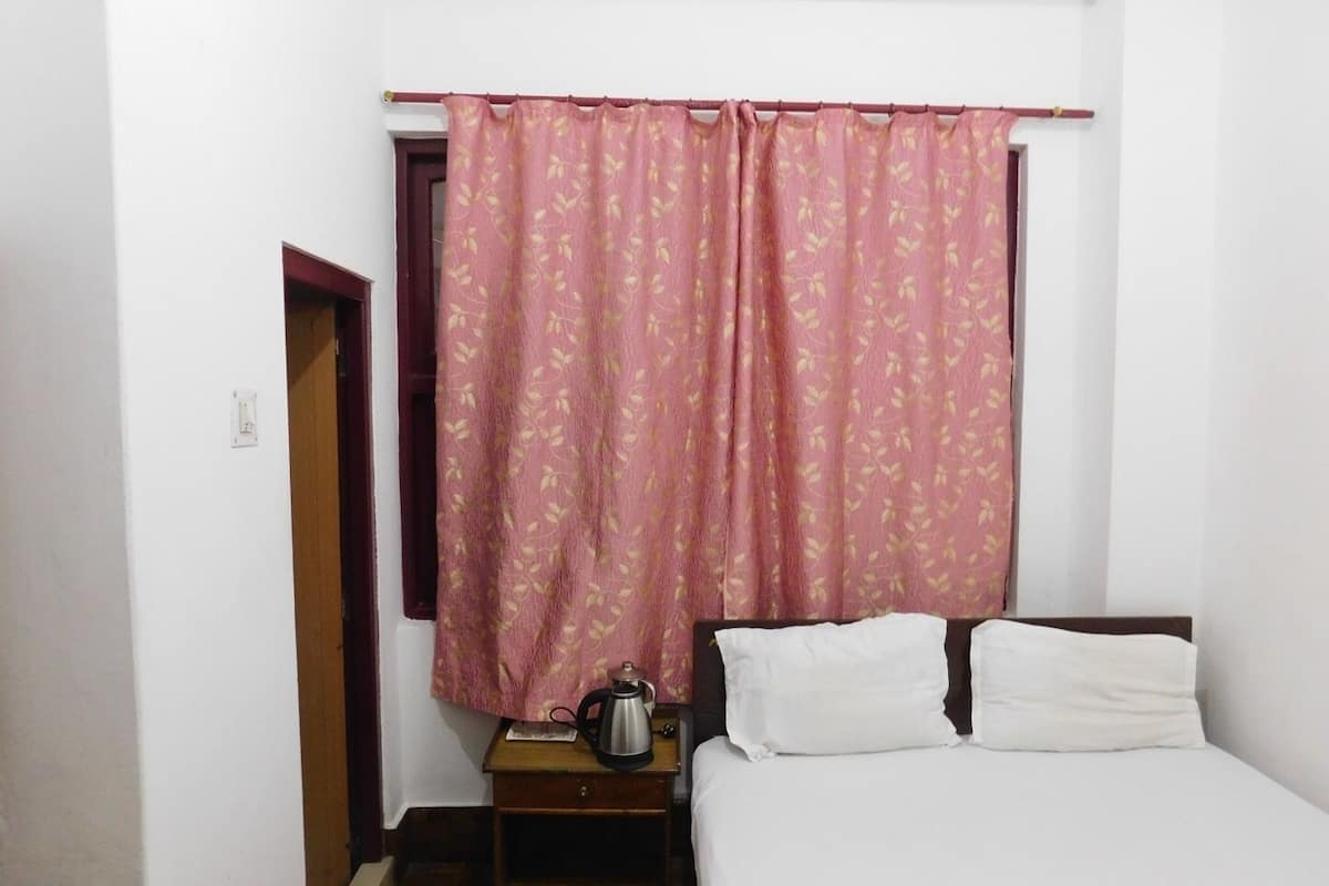 Desk, laptop workspace, free WiFi