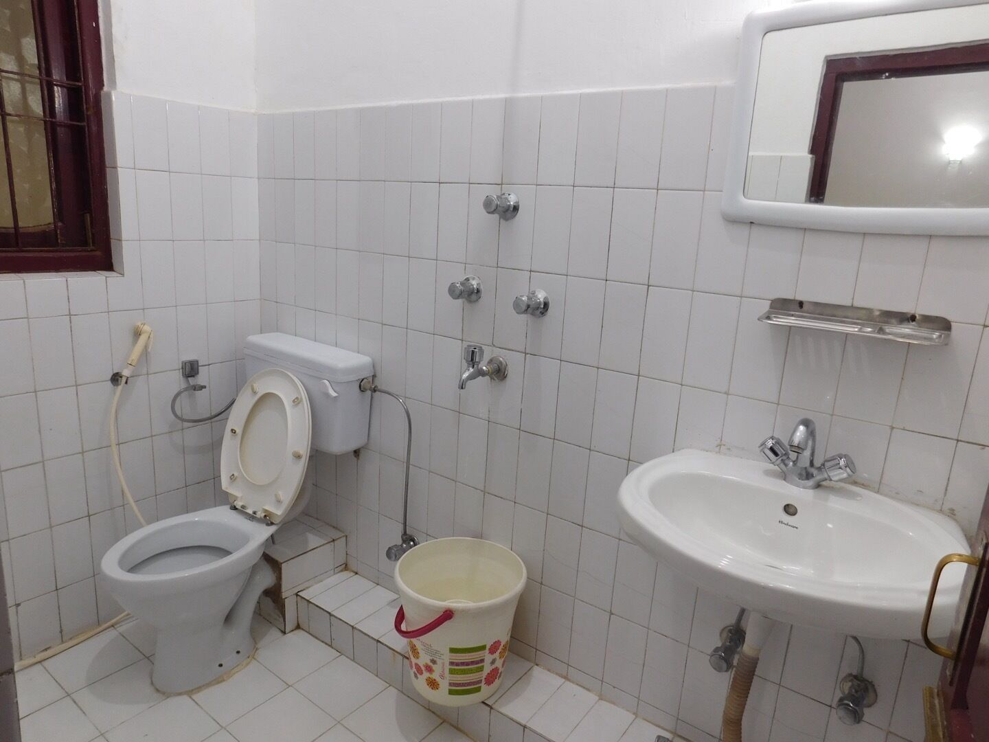 Shower, towels, soap, shampoo