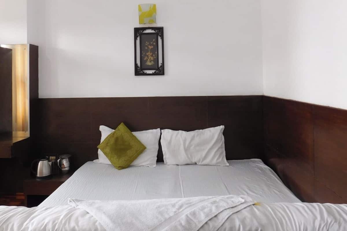 Desk, laptop workspace, free WiFi