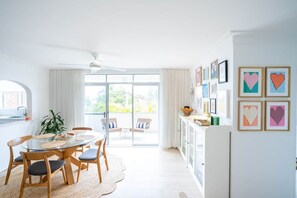 Dining - Beachside Apartment - Ocean Views - 150m to Beach (The Entrance)