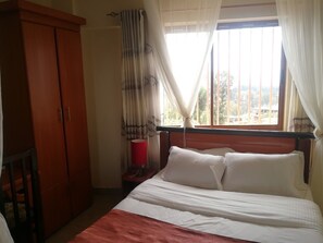 Individually decorated, individually furnished, free WiFi, bed sheets - Becca Hotel Meru (Meru)