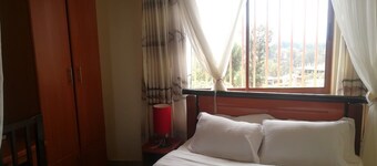 Becca Hotel Meru