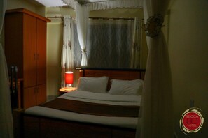 Individually decorated, individually furnished, free WiFi, bed sheets - Becca Hotel Meru (Meru)