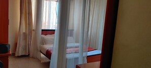 Superior Single Room | Individually decorated, individually furnished, free WiFi, bed sheets - Becca Hotel Meru (Meru)