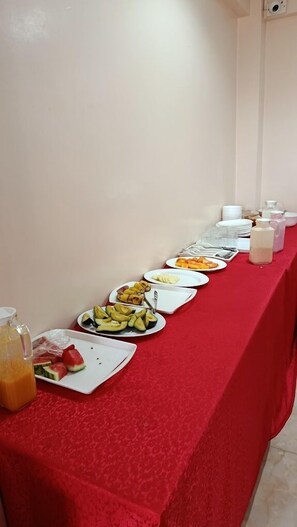 Free daily continental breakfast  - Becca Hotel Meru (Meru)