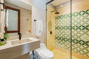Dusche, Haartrockner, Handtücher, Seife