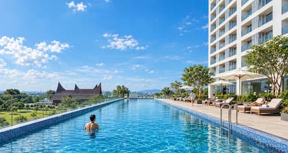 Residence on Opus Bay - Balmoral Tower Hotel