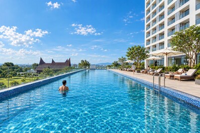 Residence on Opus Bay - Balmoral Tower Hotel
