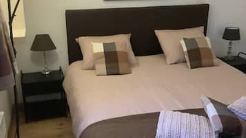 2 chambres, fer et planche à repasser, Wi-Fi gratuit, draps fournis